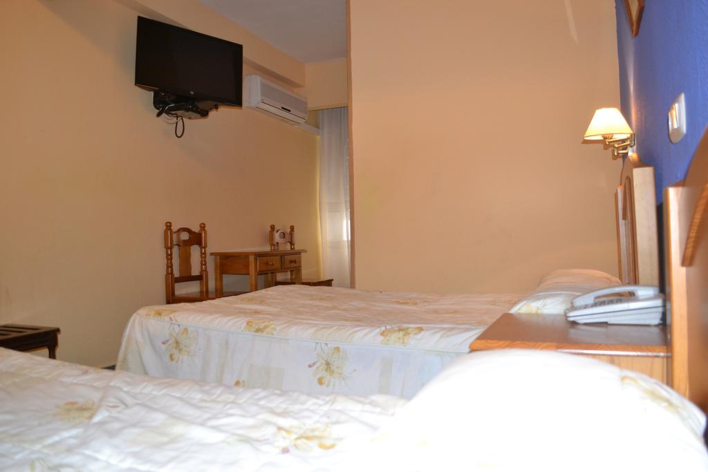 Hostal Al-Qazeres Caceres Bilik gambar