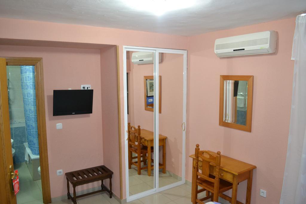 Hostal Al-Qazeres Caceres Bilik gambar