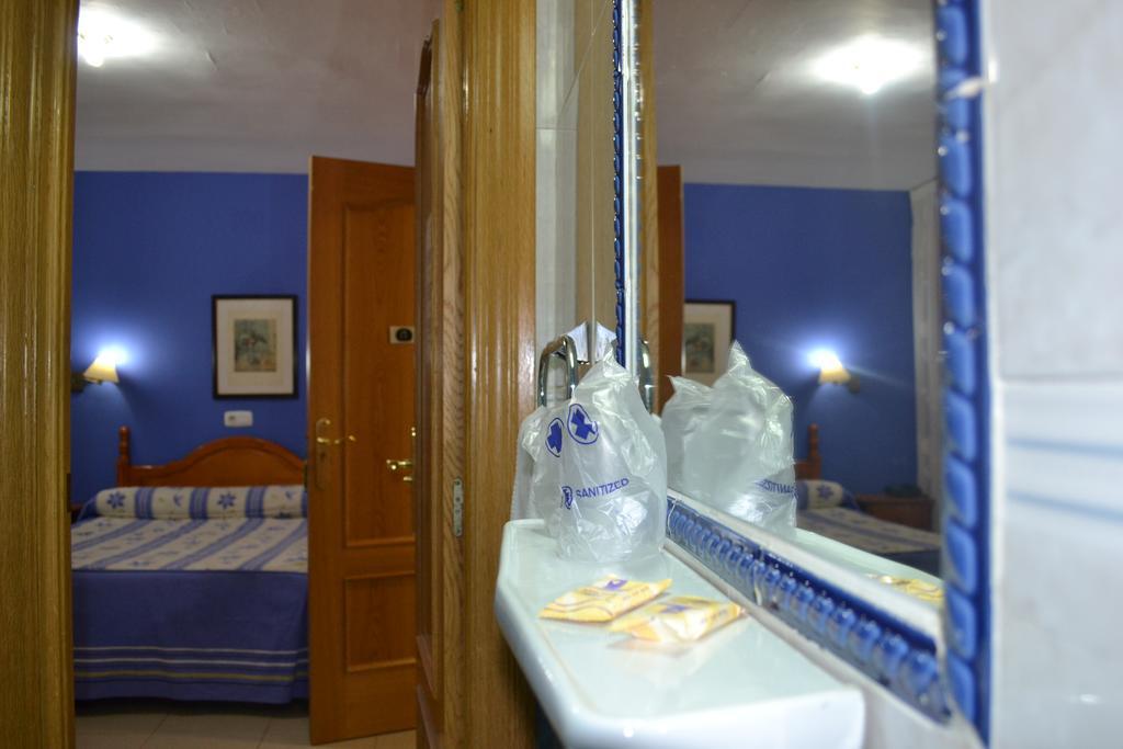 Hostal Al-Qazeres Caceres Luaran gambar